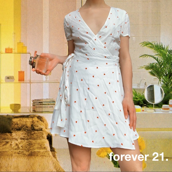 Forever 21 Dresses & Skirts - SOLD🖤FOREVER 21 〰️ HEART WRAP DRESS ❤️